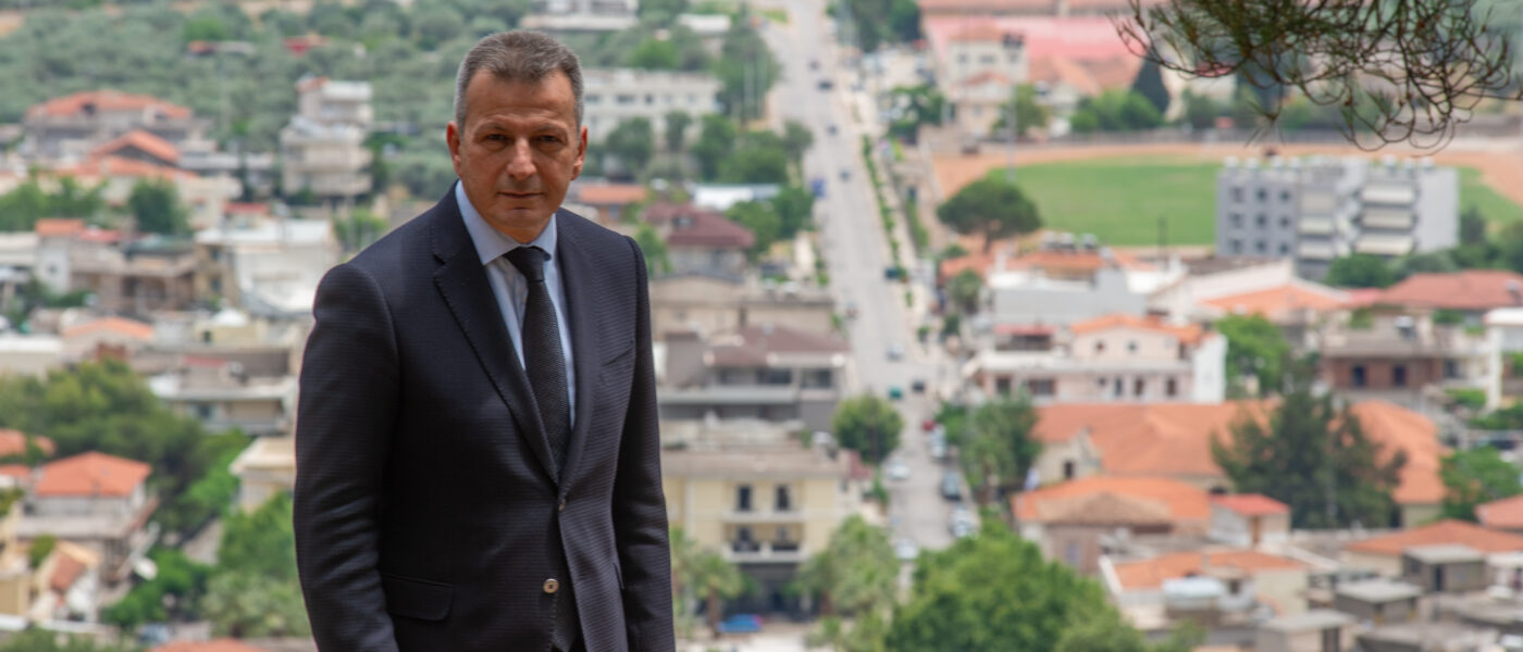 Ανεξαρτητοποιήθηκε ο Δελμούζος μετά την αντικατάστασή του από την Αραβαντινού. Χαρακτηρίζει “πολιτικό πραξικόπημα” την απόφαση Σπανού
