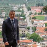 Ανεξαρτητοποιήθηκε ο Δελμούζος μετά την αντικατάστασή του από την Αραβαντινού. Χαρακτηρίζει “πολιτικό πραξικόπημα” την απόφαση Σπανού