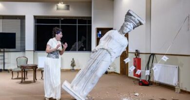 Υπαίθριο Θέατρο Δελφών «Φρύνιχος»- 23 Αυγούστου : Η Καρυάτιδα του Γιώργου Καπουτζίδη